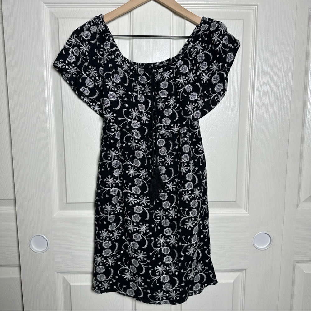 Aqua XS Off-Shoulder Embroidered Boho Black Dress Tiered Ruffle Mini Señorita